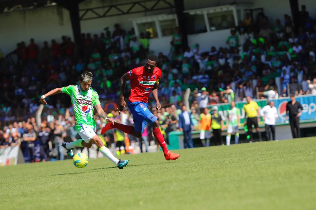 Final del Apertura 2017 entre Antigua GFC y Municipal - Emisoras Unidas