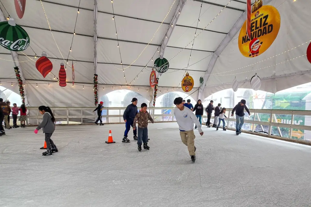 El desfile finalizará frente a la pista de hielo, para que los participantes puedan disfrutar de ella., Municipalidad de Mixco