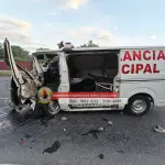 El piloto de la ambulancia fue el más afectado por la colisión. ,Foto Bomberos Voluntarios