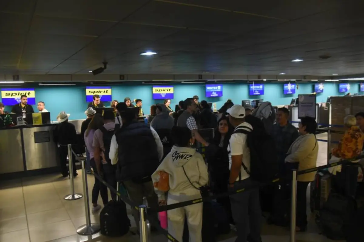 Para este lunes se espera un incremento del número de viajeros en el Aeropurto., Foto Omar Solís