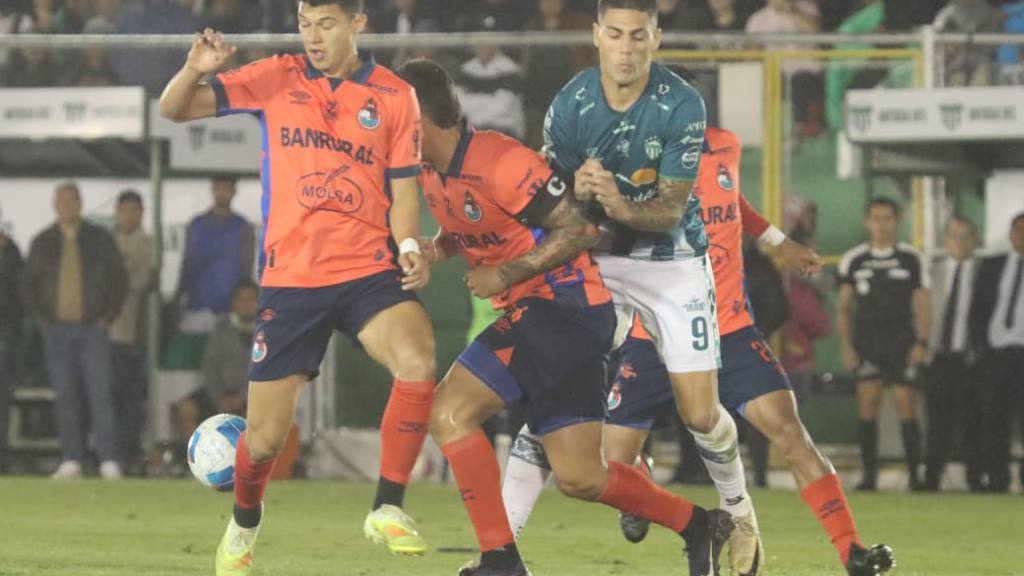 Apertura 2025: Antigua vs. Municipal  | Alex Meoño 