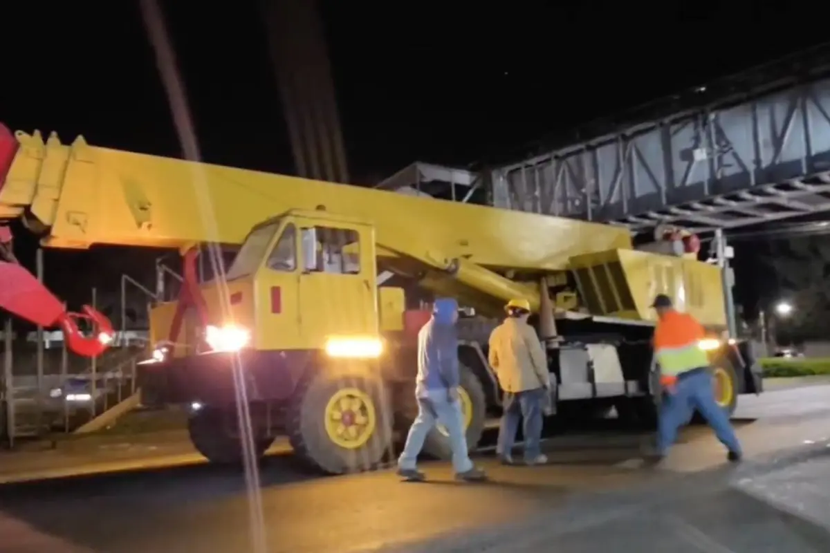 Durante la madrugada se realizó la instalación de la nueva pasarela., Captura de pantalla