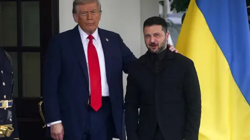 El presidente estadounidense, Donald Trump y su homólogo ucraniano, Volodimir Zelenski (d), en una foto de archivo , EFE/WILL OLIVER