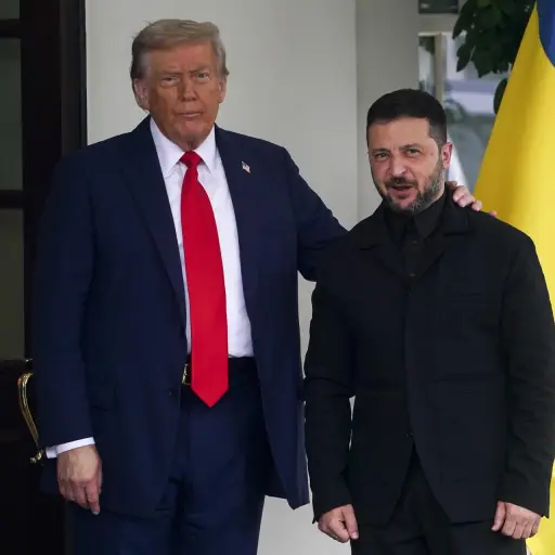 El presidente estadounidense, Donald Trump y su homólogo ucraniano, Volodimir Zelenski (d), en una foto de archivo , EFE/WILL OLIVER