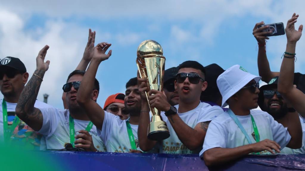 Apertura 2025: Caravana de Antigua G. F. C.  | Alex Meoño 