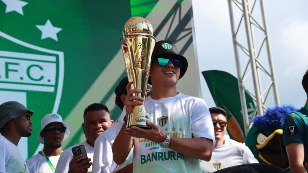 Apertura 2025: Caravana de Antigua G. F. C.  | Alex Meoño 