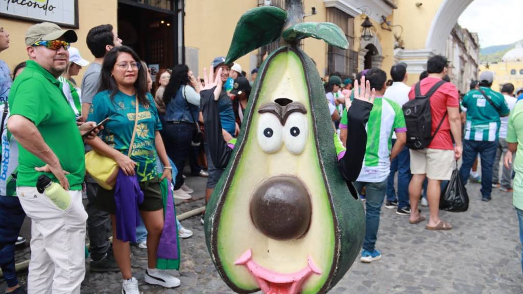 Apertura 2025: Caravana de Antigua G. F. C.  | Alex Meoño 