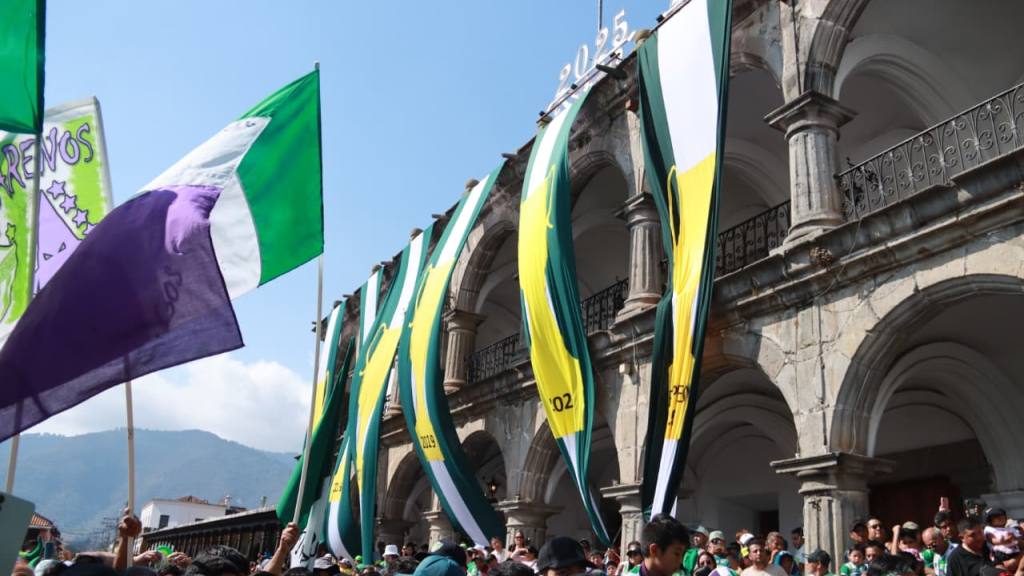 Apertura 2025: Caravana de Antigua G. F. C.  | Alex Meoño 