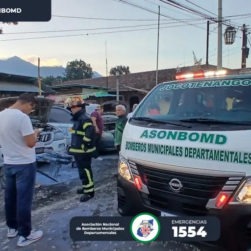 Varias unidades de emergencia acudieron al lugar.  ,Foto Bomberos Municipales Departamentales
