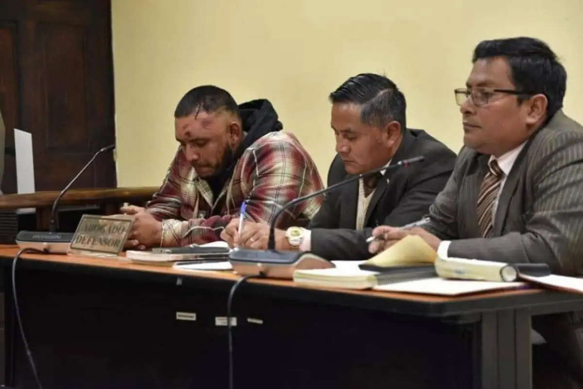 Francisco Javier López Marroquín piloto de la unidad. , Foto Emisoras Unidas Xela