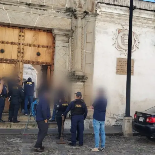 El MP realiza la diligencia en el Museo de Arte Colonial de La Antigua Guatemala. ,Foto MP