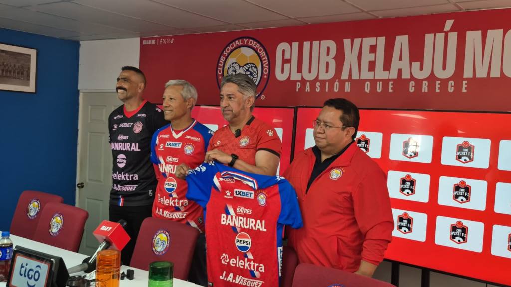 Presentación de Roberto Hernández con Xelajú M. C.  | Wilber Colloy 