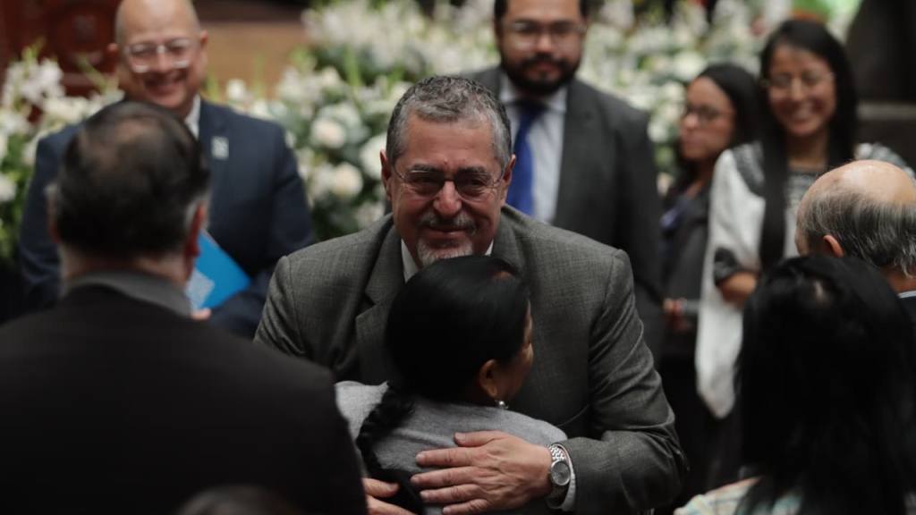 Distinción del Cambio de la Rosa a la FAFG. | Foto Alex Meoño