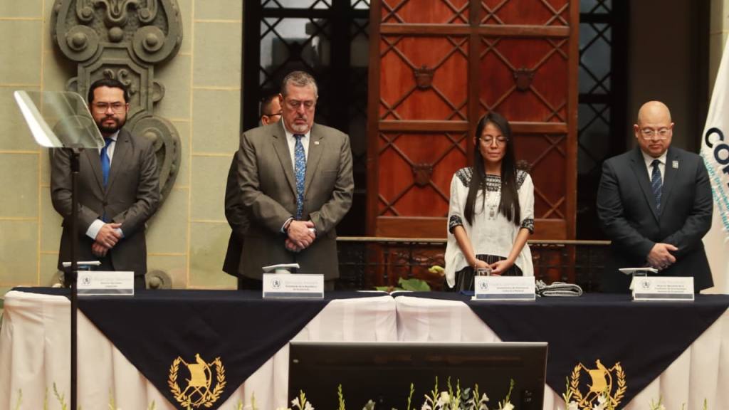 Distinción del Cambio de la Rosa a la FAFG. | Foto Alex Meoño