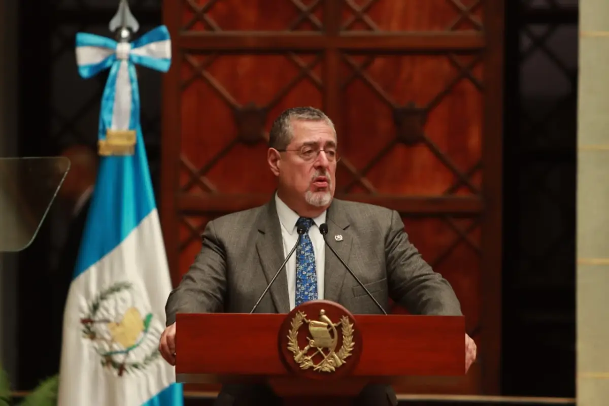 El presidente, Bernardo Arévalo se pronunció por la tragedia ocurrida en la ruta Interamericana., Foto Alex Meoño