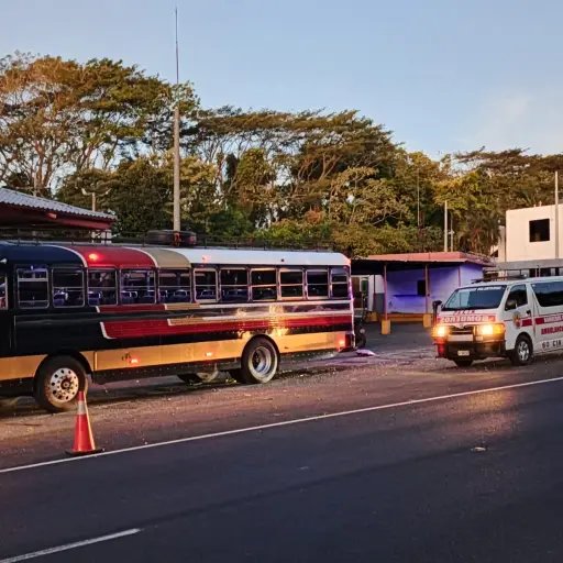 Cuatro personas resultaron heridas tras el incidente armado en km. 52 al Pacífico. ,Bomberos Voluntarios