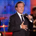Julio Iglesias comparte comunicado tras denuncias de supuesto abuso a exempleadast