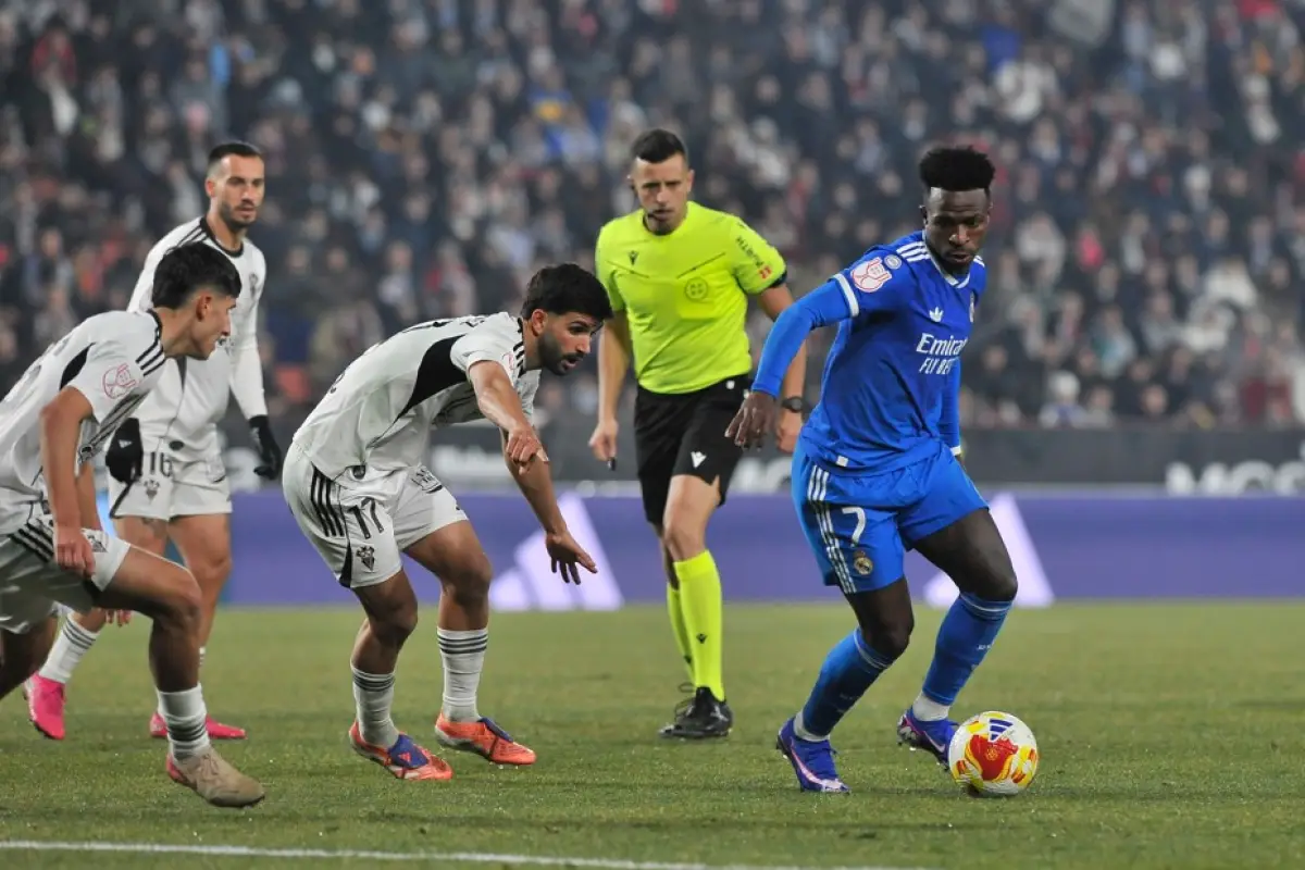 Vinícius en una acción con Real Madrid durante Copa de Rey 