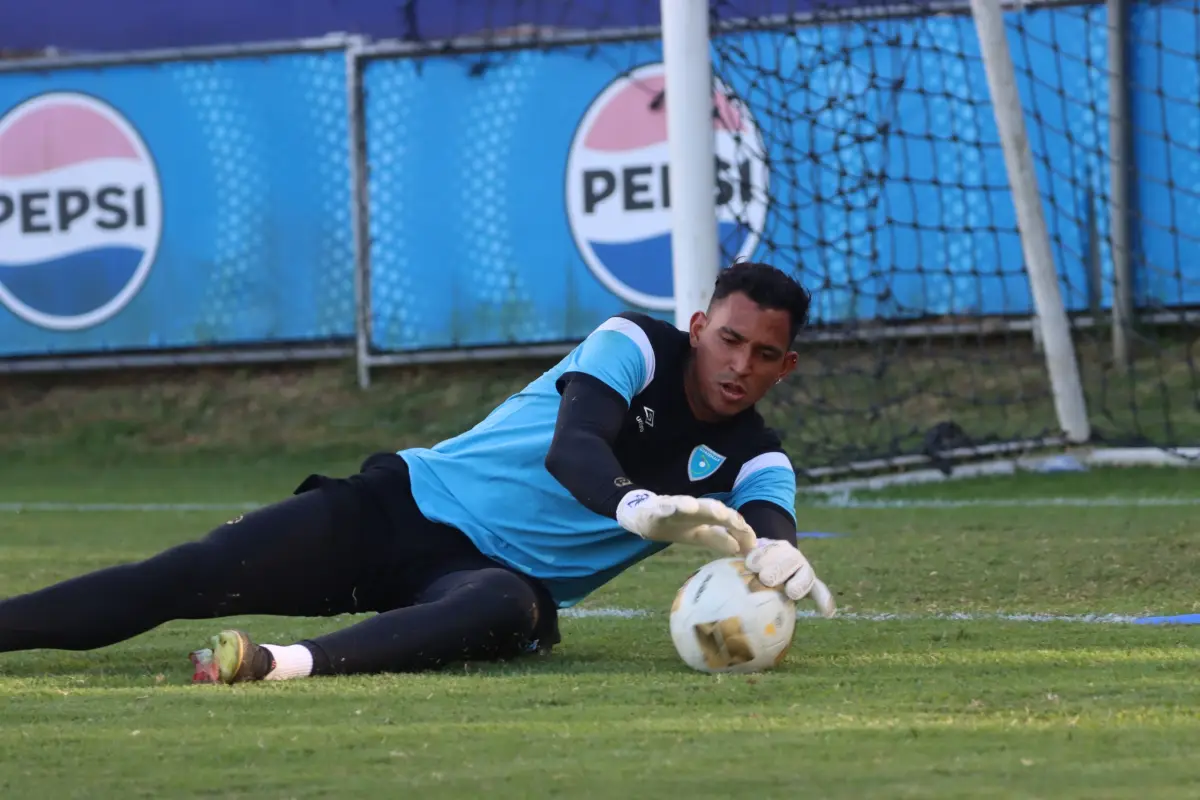 Kenderson Navarro será el titular ante Canadá 