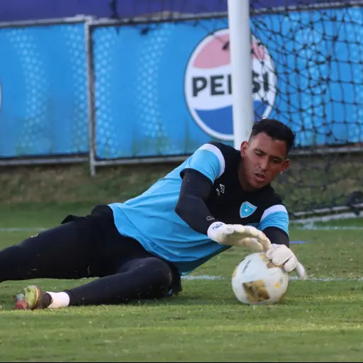 Kenderson Navarro será el titular ante Canadá 