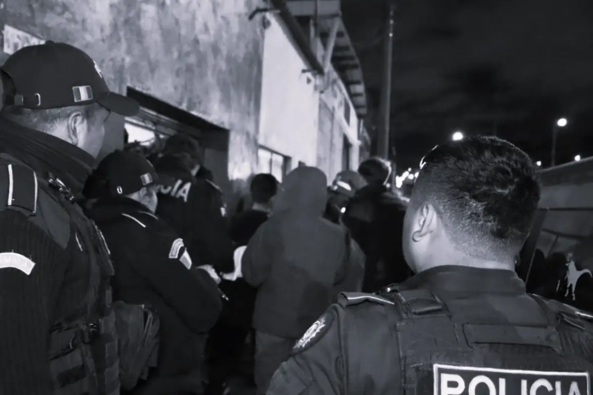 El ataque aramdo ocurrió dentro de un local que funcionaba como taller de mecánica., Bomberos Municipales. 