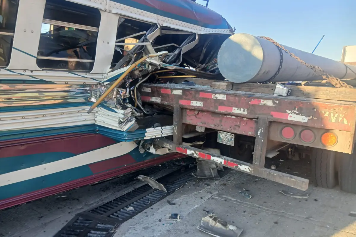 Bomberos Voluntarios reportaron al menos seis heridos por el accidente., Bomberos Voluntarios.