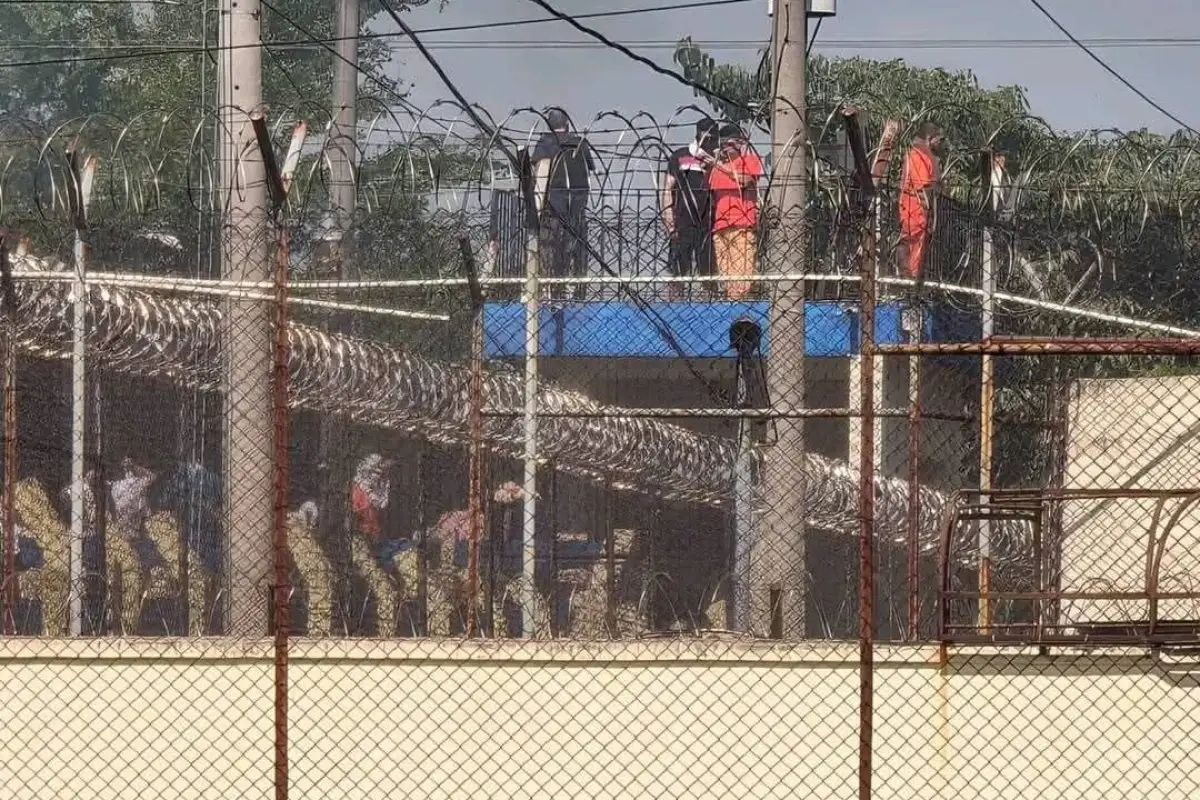 Según los guardias de Presidios, las instalaciones de Renovación 1 están totalmente quemadas., Redes sociales.