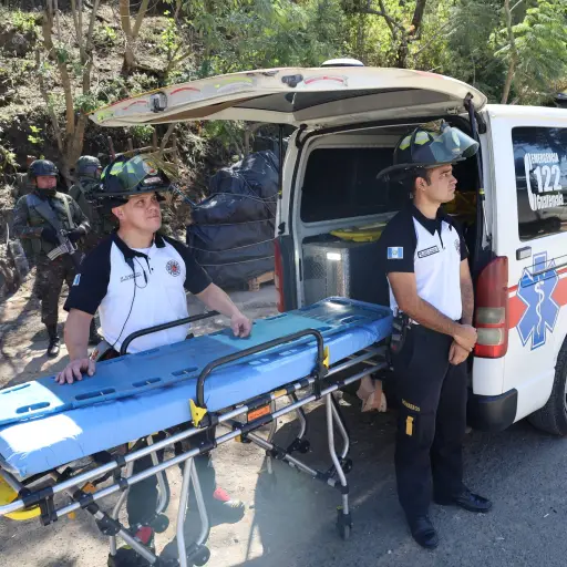 Bomberos Voluntarios siguen en calidad de prevención fuera de los penales con motín. ,Bomberos Voluntarios.