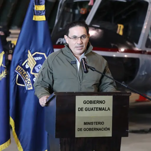 El jefe de la cartera del Interior lideró la conferencia de prensa desde la Fuerza Aérea Guatemalteca. ,Ministerio de Gobernación.