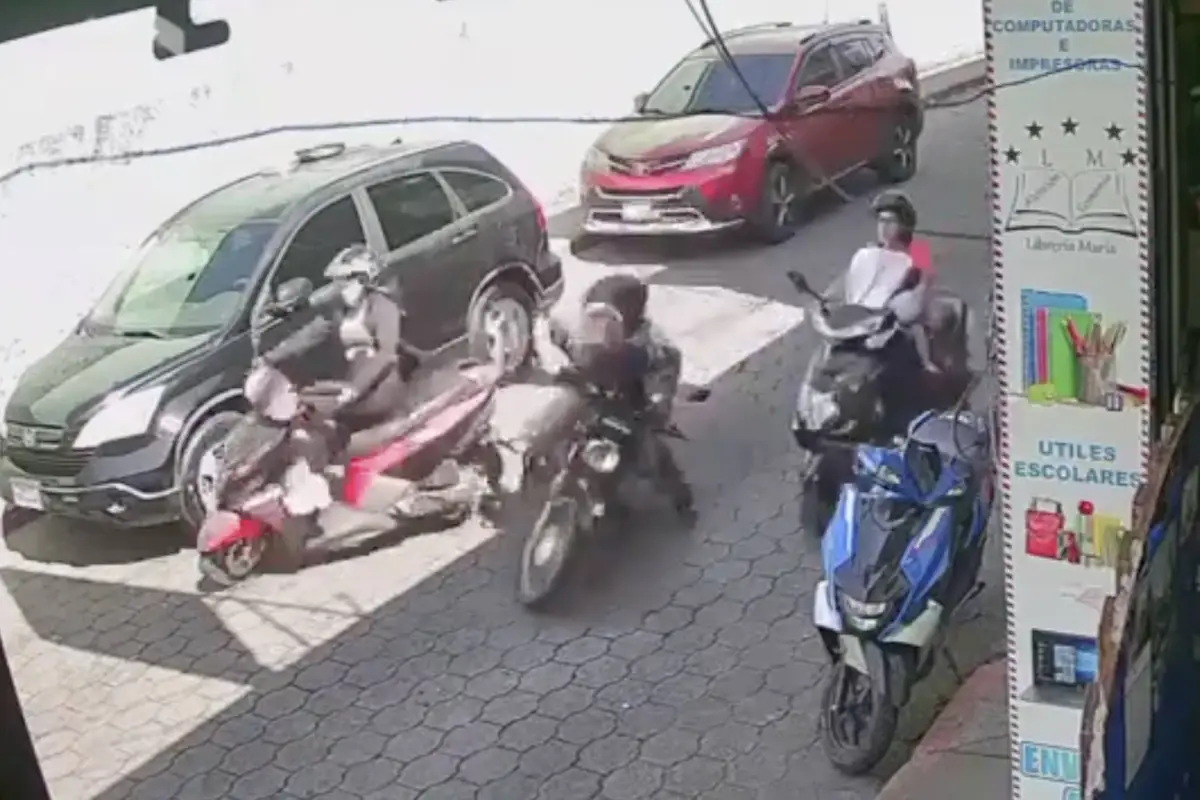 Video muestra múltiple accidente de motoristas en Coatepeque., Captura de pantalla video de Facebook.