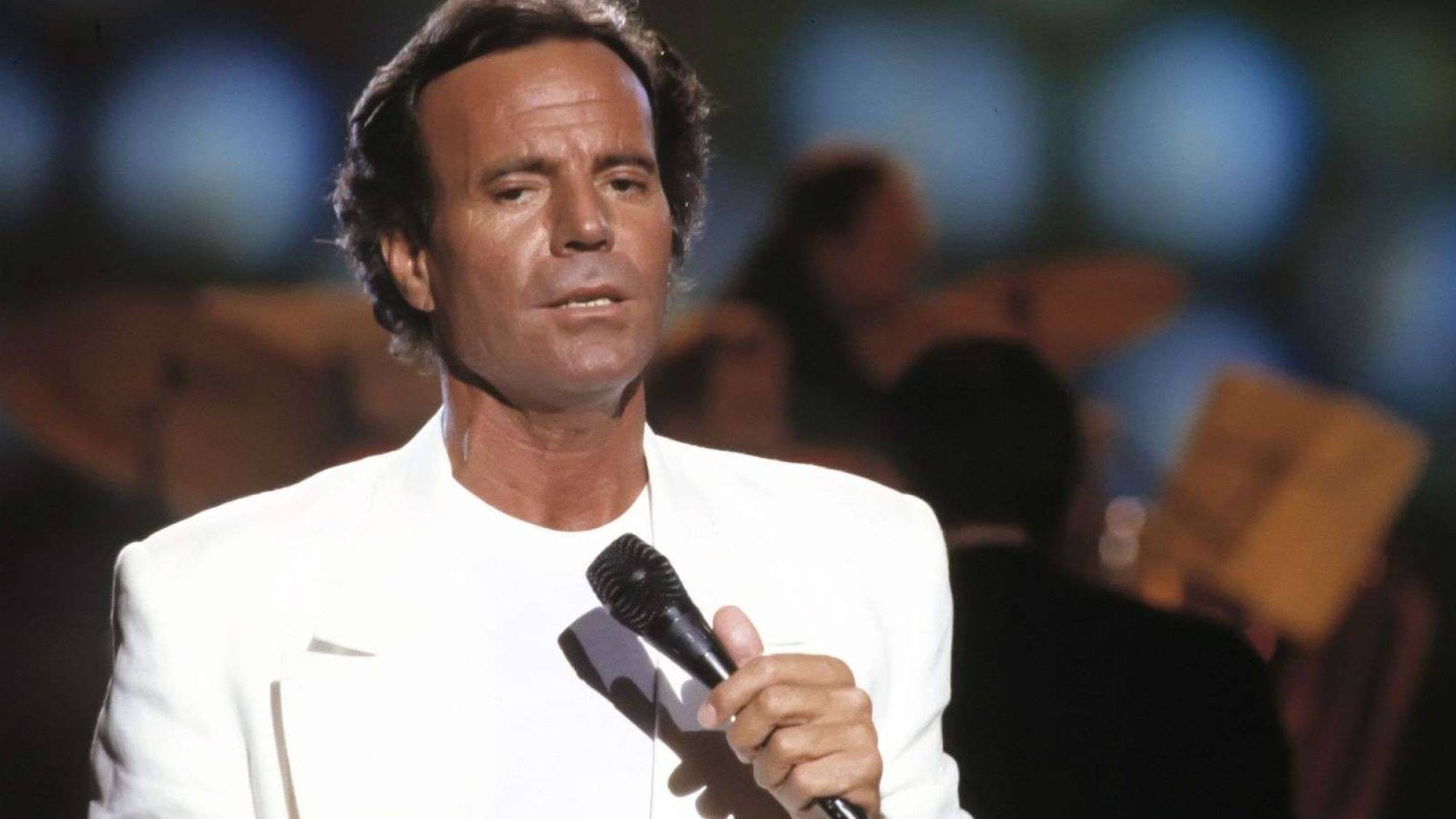 Julio Iglesias enfrenta nueva querella por agresión sexual