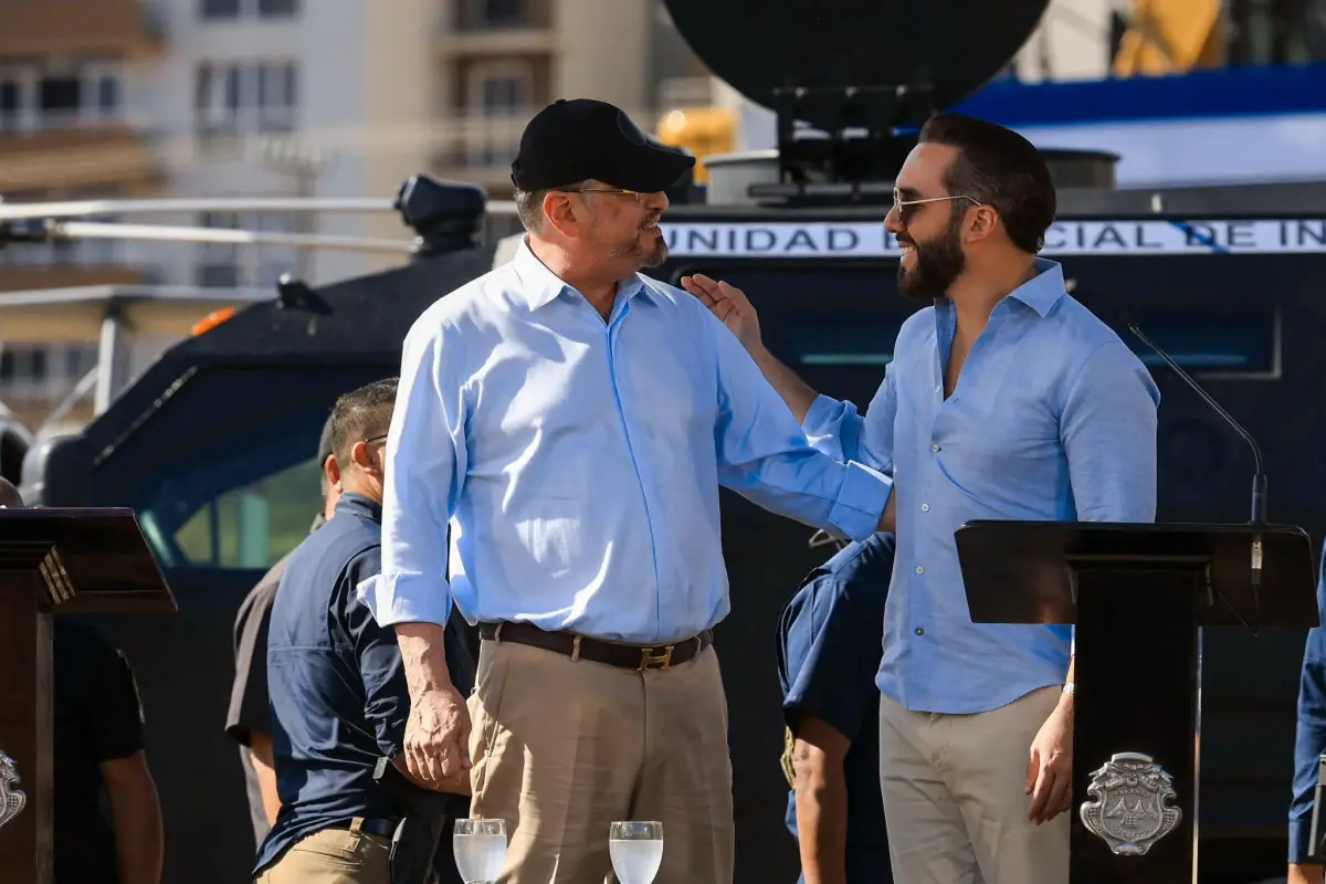 El presidente costarricense, Rodrigo Chaves, y su colega salvadoreño, Nayib Bukele, Casa Presidencial de El Salvador