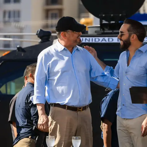 El presidente costarricense, Rodrigo Chaves, y su colega salvadoreño, Nayib Bukele ,Casa Presidencial de El Salvador