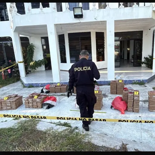 Según las autoridades salvadoreñas, el cargamento era trasladado en una lancha que provenía de Nicaragua y su destino era Guatemala. ,Ministerio de Seguridad de El Salvador