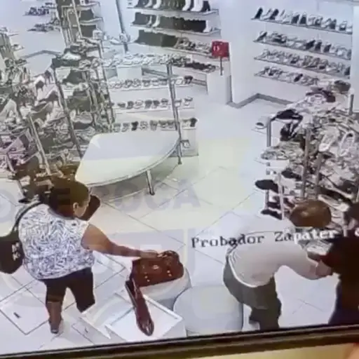 Video capta robo en zapatería de Tampico. ,Captura de pantalla video de X.