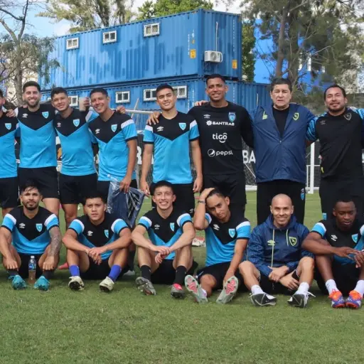 Los seleccionados tras el último entrenamiento en suelo guatemalteco antes de irse a Estados Unidos 