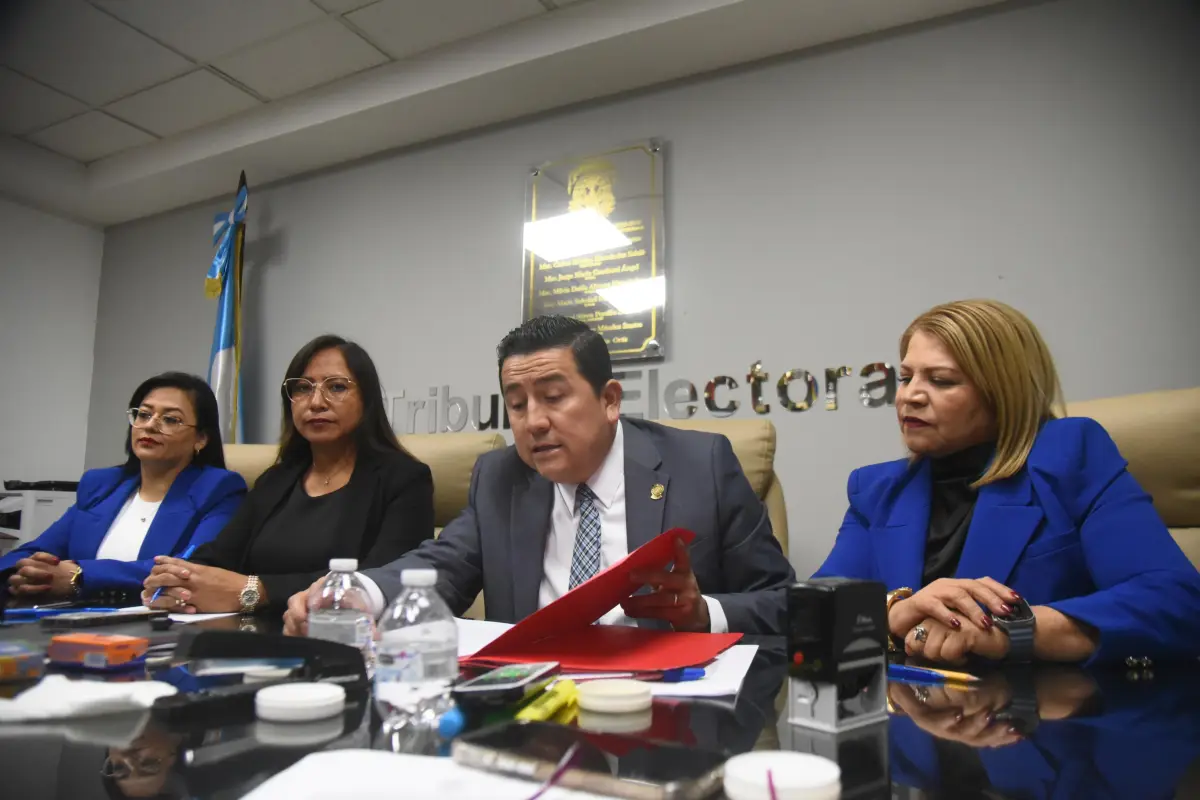 El Tribunal Electoral del Colegio de Abogados (CANG) recibe expedientes de aspirantes a magistrados de Corte de Constitucionalidad., Omar Solís/Emisoras Unidas