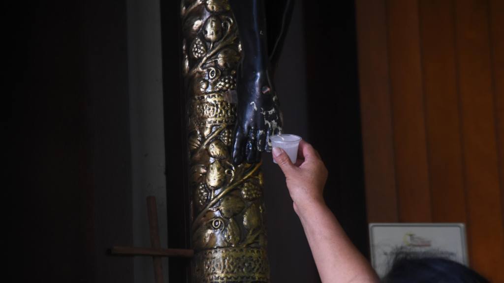 Fieles católicos conmemoran el Día del Cristo Negro | Omar Solís/EU