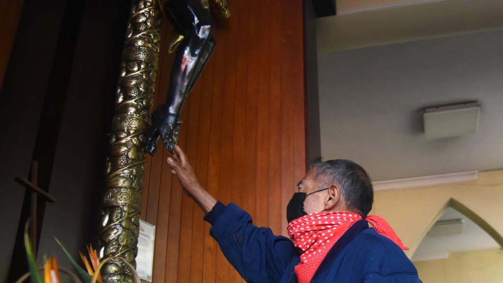 Fieles católicos conmemoran el Día del Cristo Negro | Omar Solís/EU