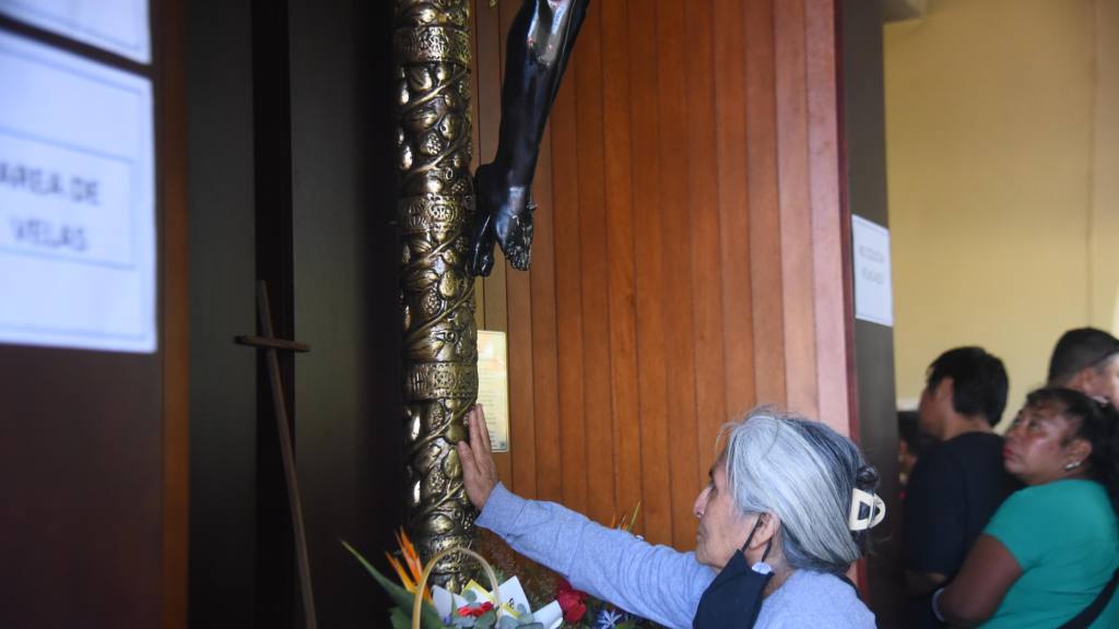 Fieles católicos conmemoran el Día del Cristo Negro | Omar Solís/EU