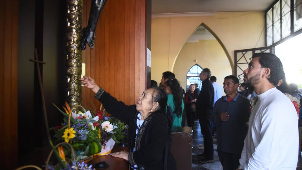 Fieles católicos conmemoran el Día del Cristo Negro | Omar Solís/EU