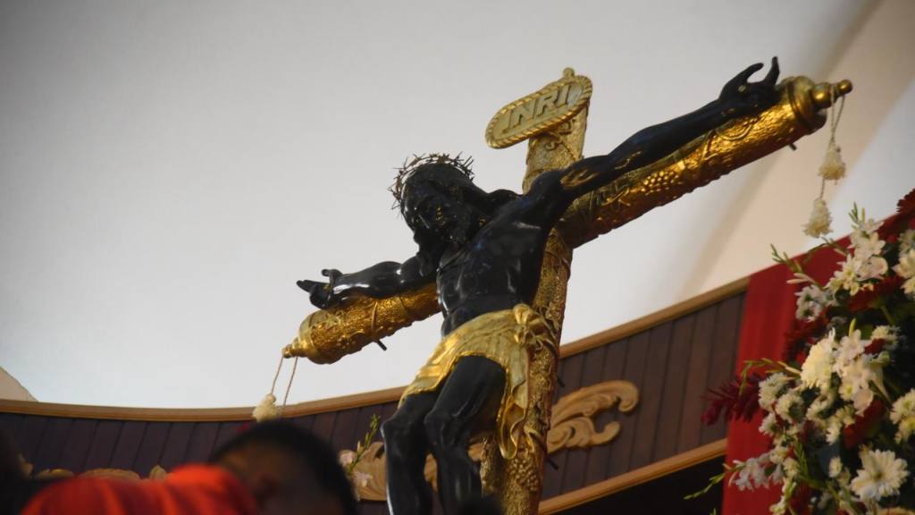 Fieles católicos conmemoran el Día del Cristo Negro | Omar Solís/EU