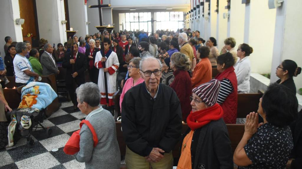 Fieles católicos conmemoran el Día del Cristo Negro | Omar Solís/EU