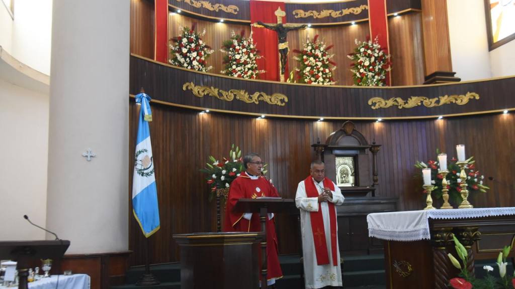 Fieles católicos conmemoran el Día del Cristo Negro | Omar Solís/EU