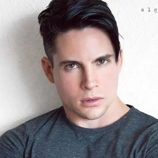 adrián cue ,Instagram