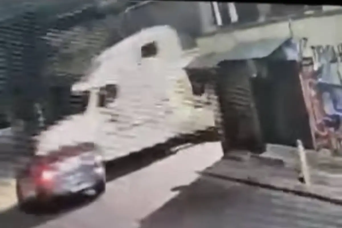 Choque entre cabezal y vehículo liviano., Captura de pantalla video de Facebook.