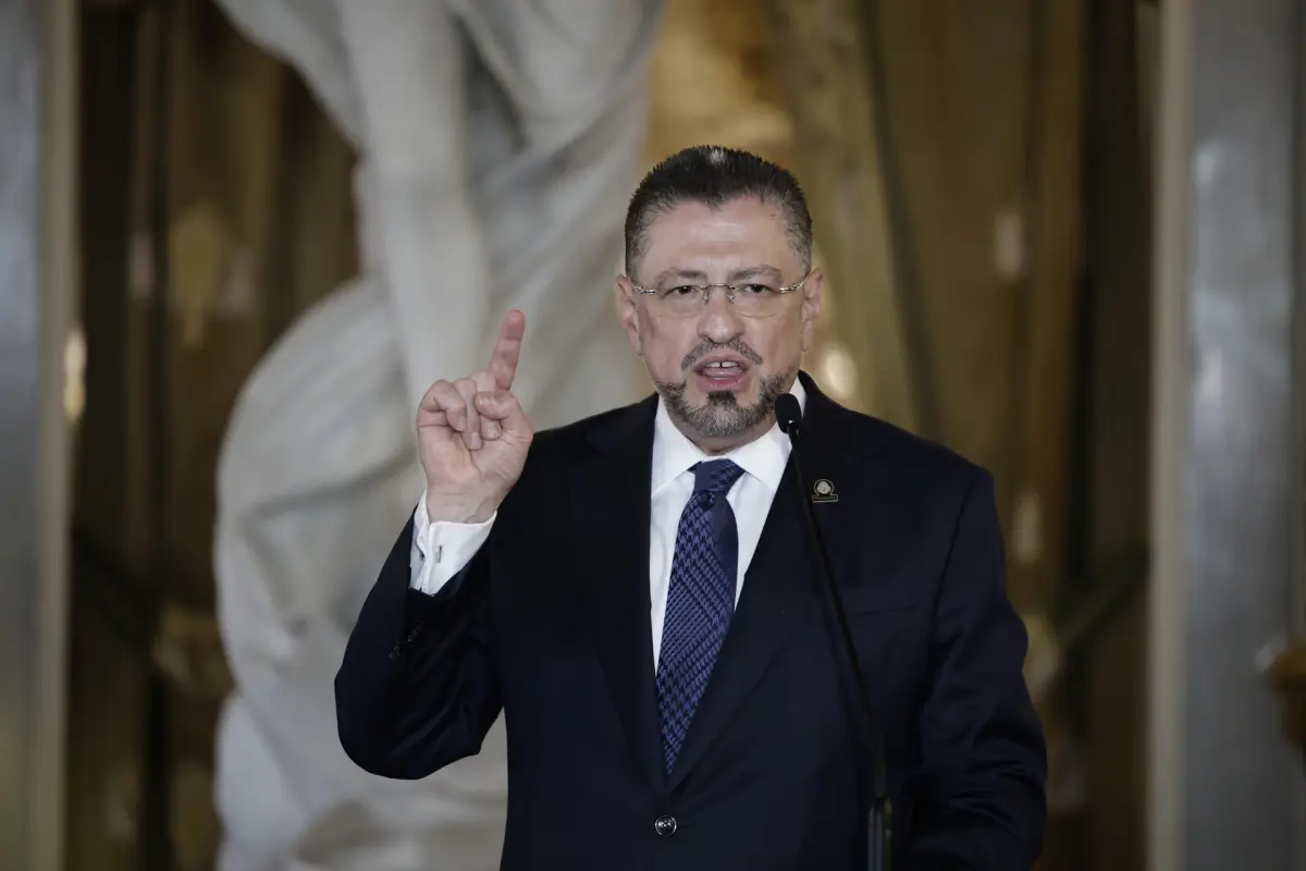 Foto de archivo del presidente de Costa Rica, Rodrigo Chaves,  EFE/Jeffrey Arguedas