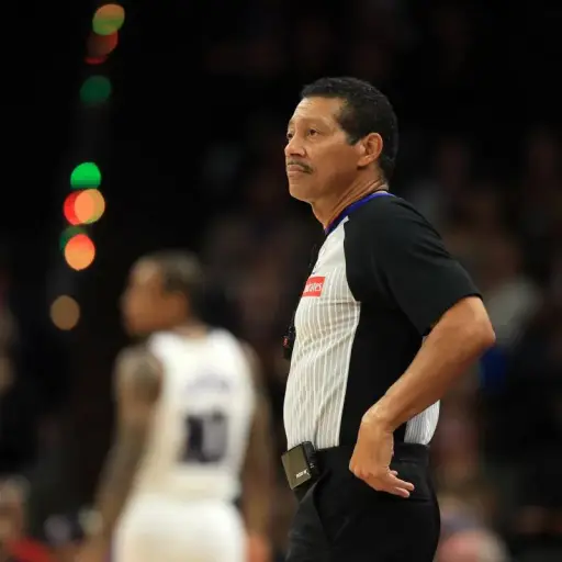 Bill Kennedy, experimentado árbitro de la NBA - Yahoo Sports