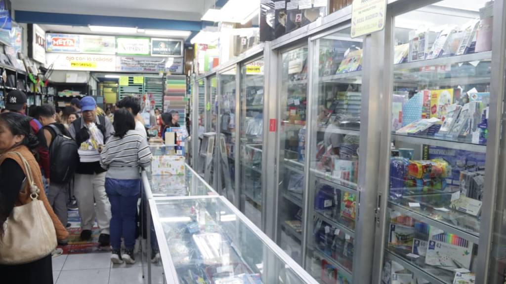 Librerías agilizan la atención de cara al ciclo escolar 2026 | 