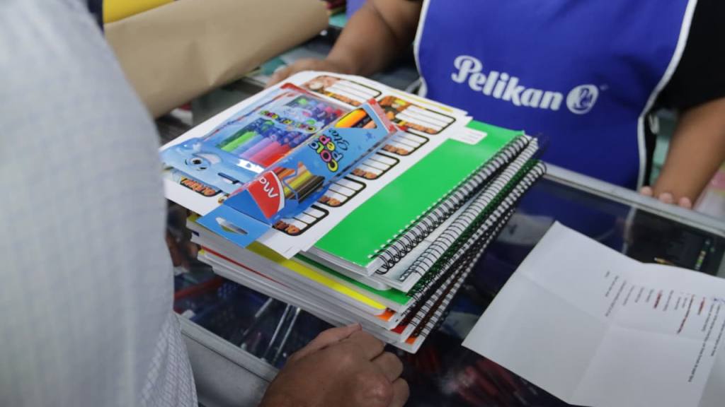 Librerías agilizan la atención de cara al ciclo escolar 2026 | 